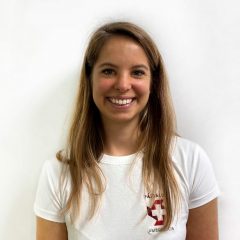 Kuna Klaudia gyógytornász a mozgásszervi panaszokkal hozzá forduló pácenseknek segít a gyógyulásban.